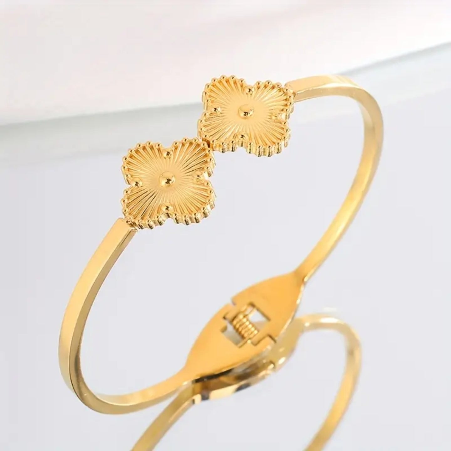 Clover Gleam Cuff