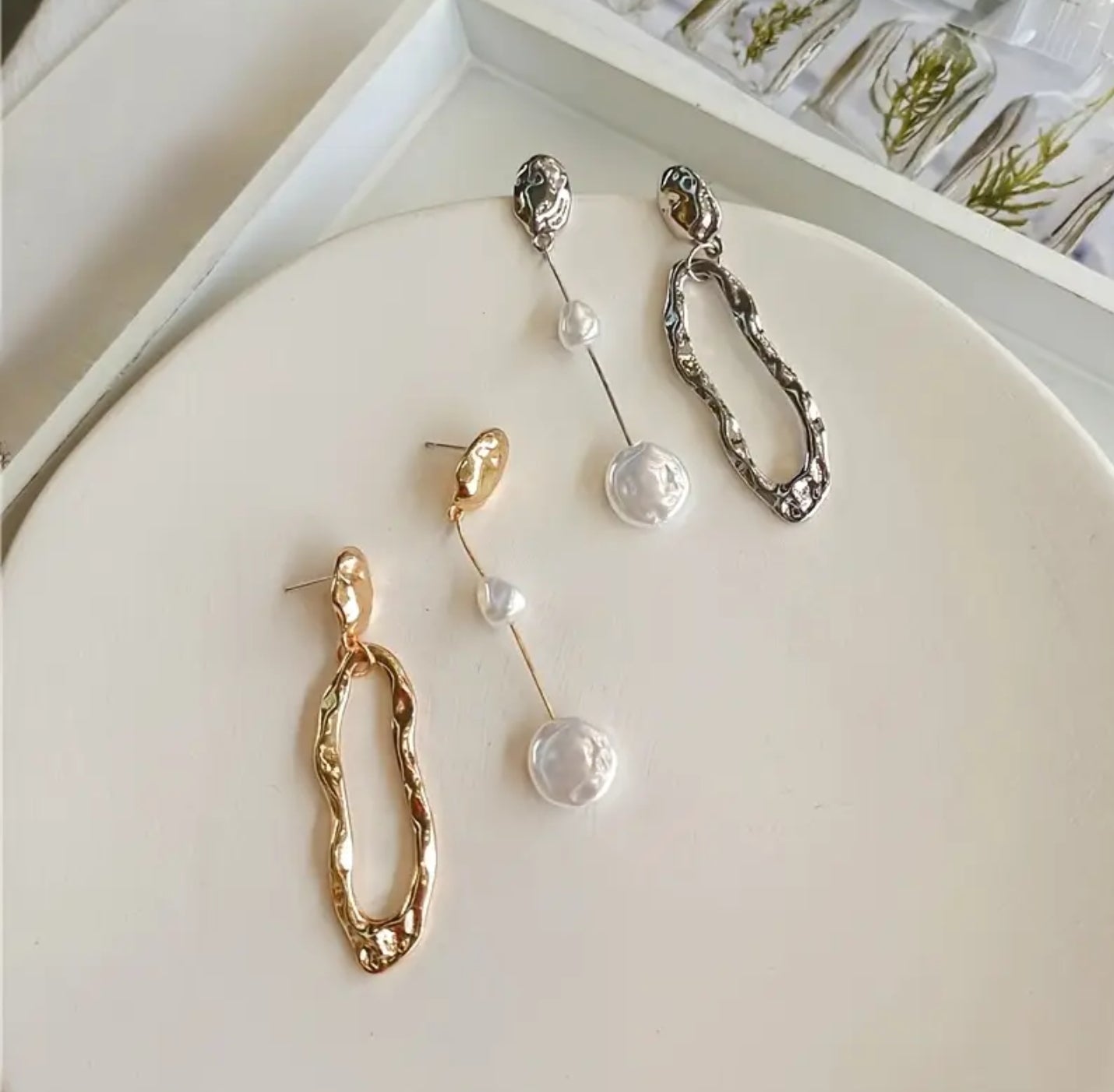 Calluses Geometric Pearl Drops