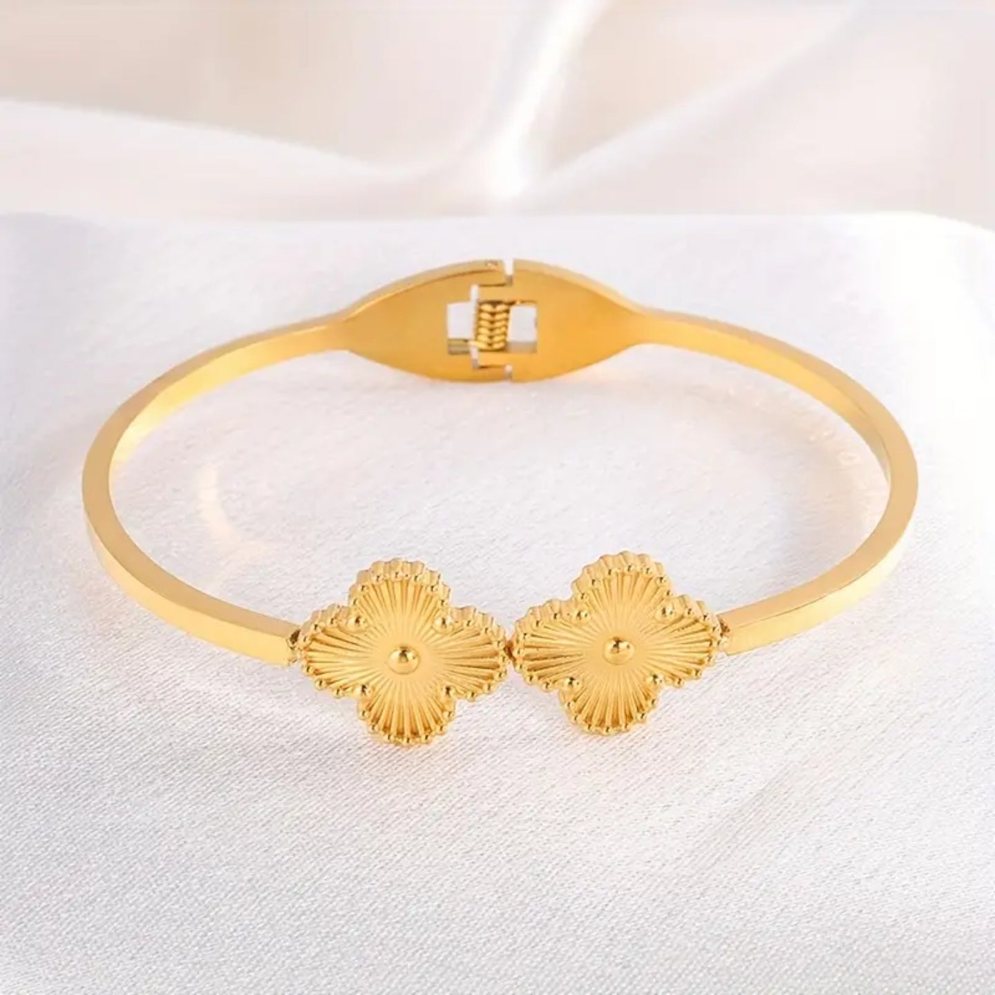 Clover Gleam Cuff