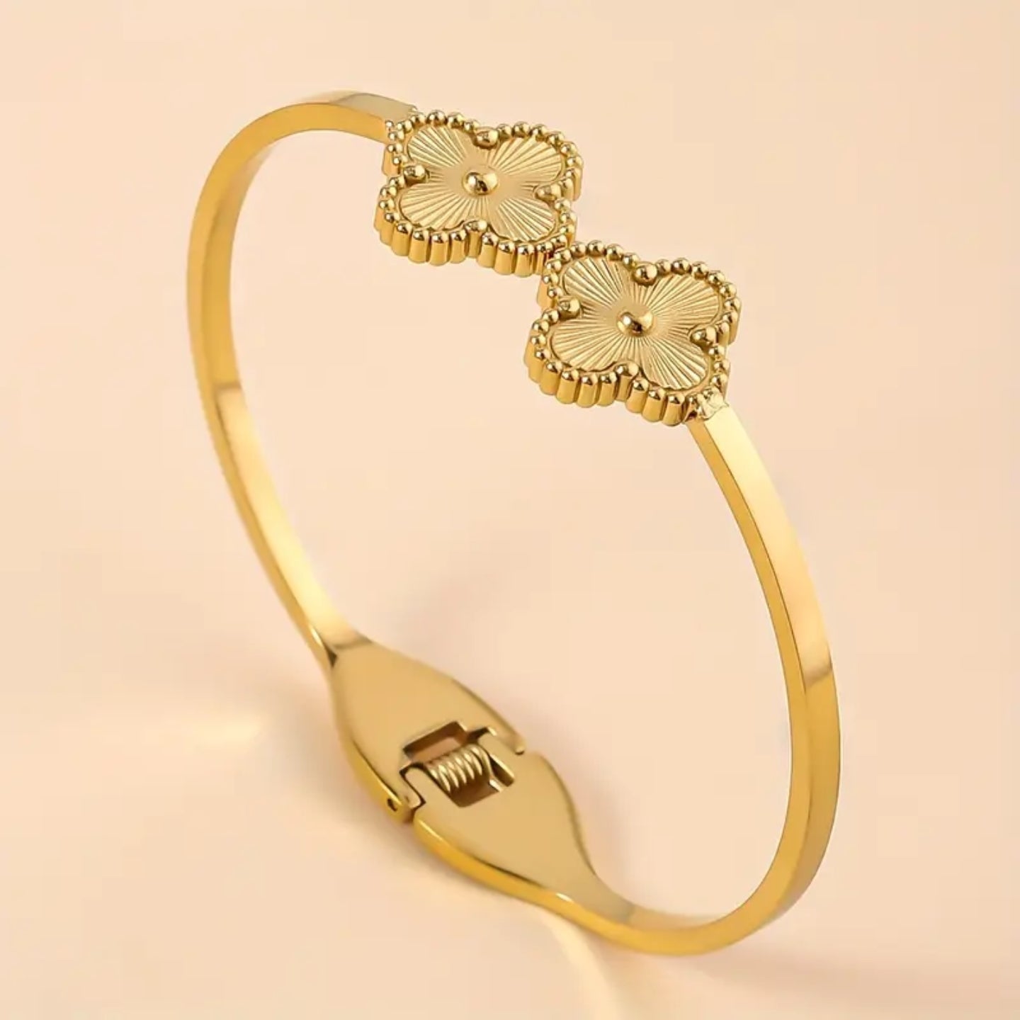 Clover Gleam Cuff