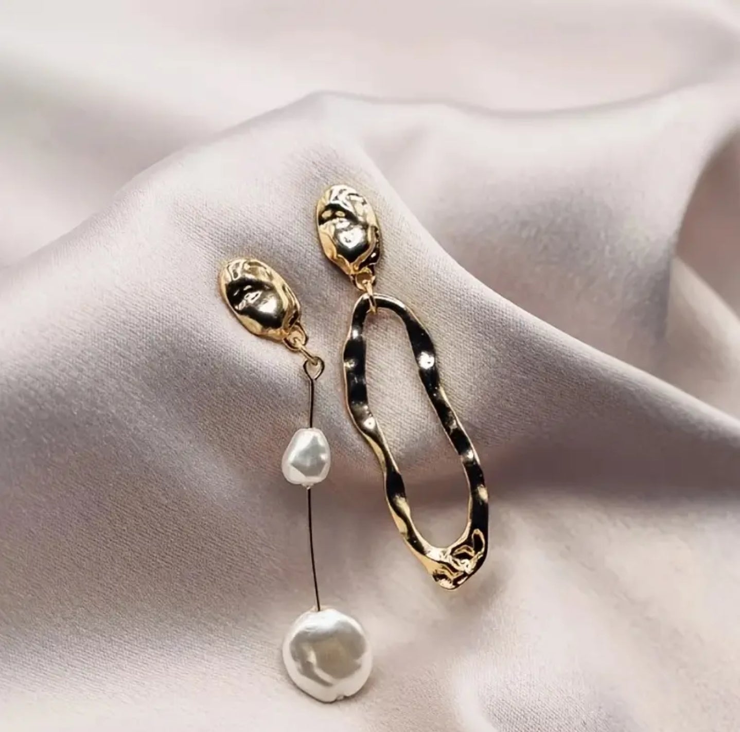 Calluses Geometric Pearl Drops